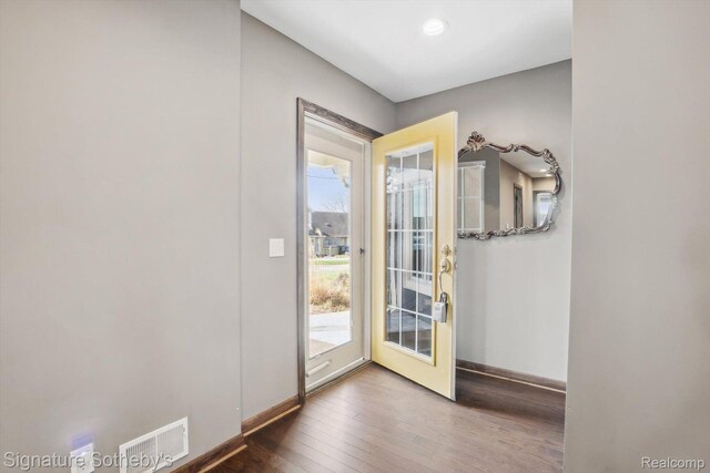 3806 Island Park Dr, Waterford, MI 48329 - entryway featuring wood finished floors and baseboards