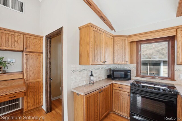 3806 Island Park Dr, Waterford, MI 48329 - kitchen with black appliances, light countertops, backsplash, and light wood-type flooring