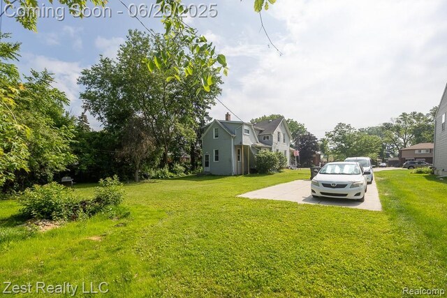24231 Coolidge Hwy, Oak Park, MI 48237 - view of green lawn with a residential view