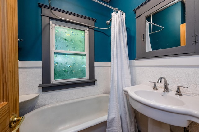 620 Vann St, Niles, MI 49120 - full bath featuring shower / tub combo with curtain and a sink