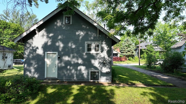 1906 N Charles St, Saginaw, MI 48602 - rear view of property featuring a yard and entry steps