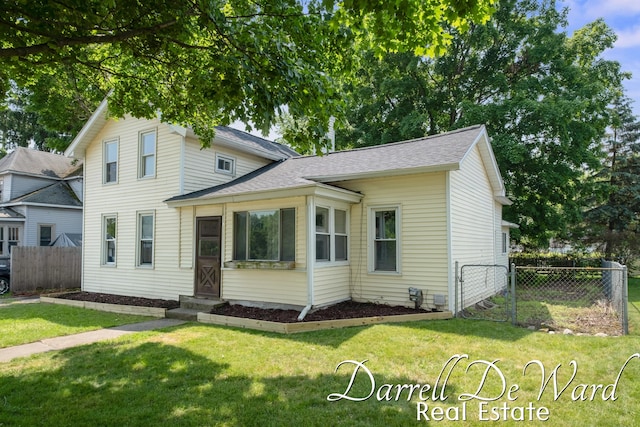 612 E Green St, Hastings, MI 49058 - traditional home featuring a shingled roof
