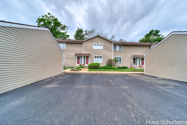 1366 W Norton Ave, Muskegon, MI 49441 - view of front of home with uncovered parking