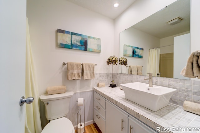1366 W Norton Ave, Muskegon, MI 49441 - full bath featuring vanity, decorative backsplash, a shower with curtain, and wood finished floors