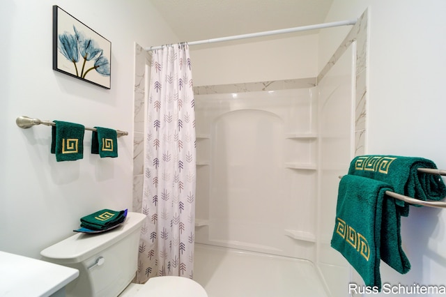 1366 W Norton Ave, Muskegon, MI 49441 - bathroom featuring curtained shower and vanity