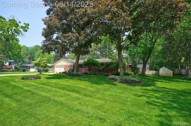 5614 Warbler Dr, Clarkston, MI 48346 - view of front of home with a front lawn and an attached garage