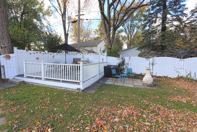 33566 Rhonswood St, Farmington Hills, MI 48335 - fenced backyard with a deck and a patio