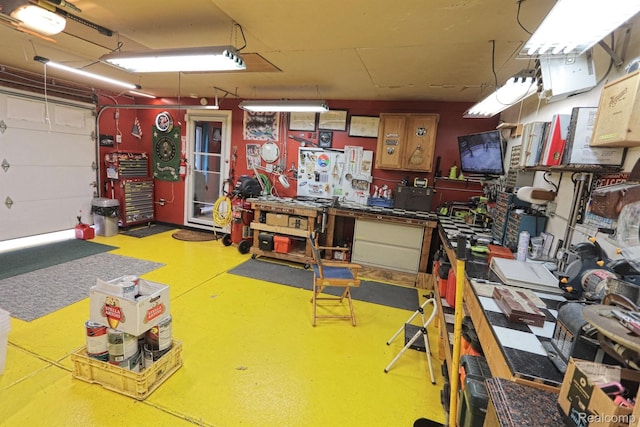 33566 Rhonswood St, Farmington Hills, MI 48335 - garage featuring a workshop area