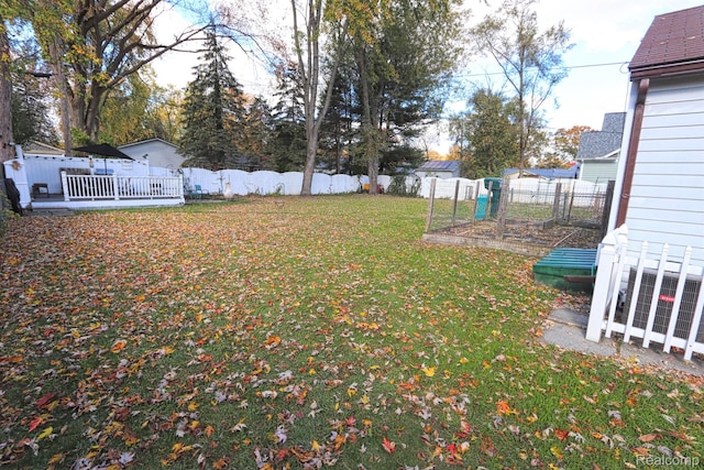 33566 Rhonswood St, Farmington Hills, MI 48335 - fenced backyard featuring a wooden deck