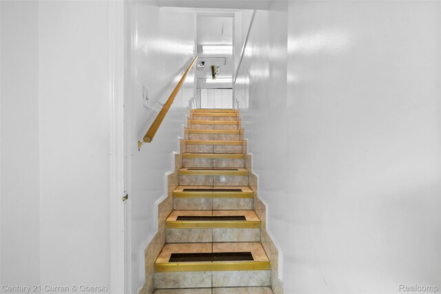 7561 Esper Blvd, Dearborn, MI 48126 - view of staircase
