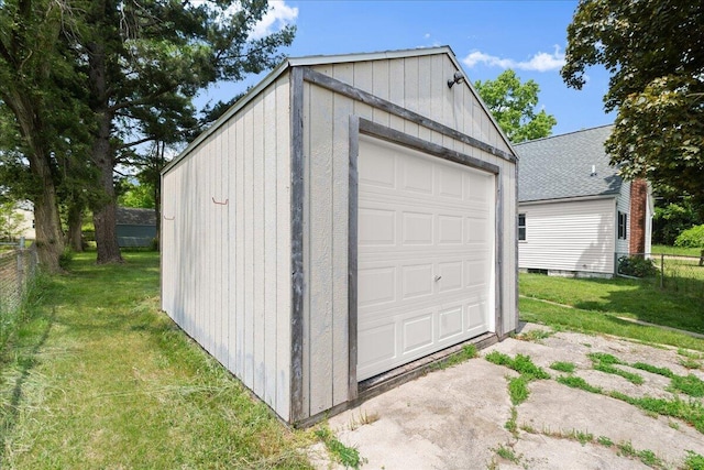 524 Kiddville St, Belding, MI 48809 - detached garage featuring driveway