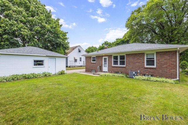 1665 7th St NW, Grand Rapids, MI 49504 - back of house with a lawn and brick siding