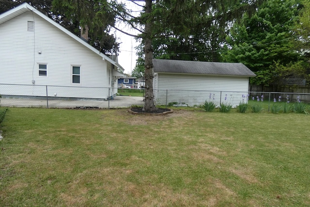552 W Main St, Niles, MI 49120 - view of yard
