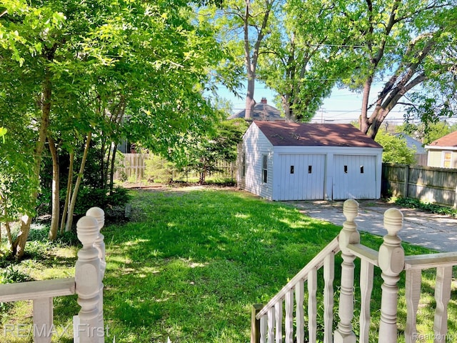 256 Withington St, Ferndale, MI 48220 - fenced yard featuring an outbuilding