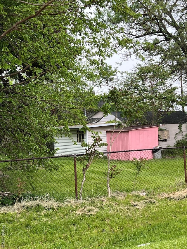 4172 Fenton Rd, Flint, MI 48507 - view of yard