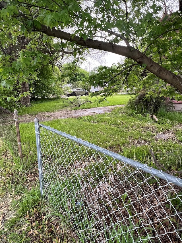 4172 Fenton Rd, Flint, MI 48507 - view of yard