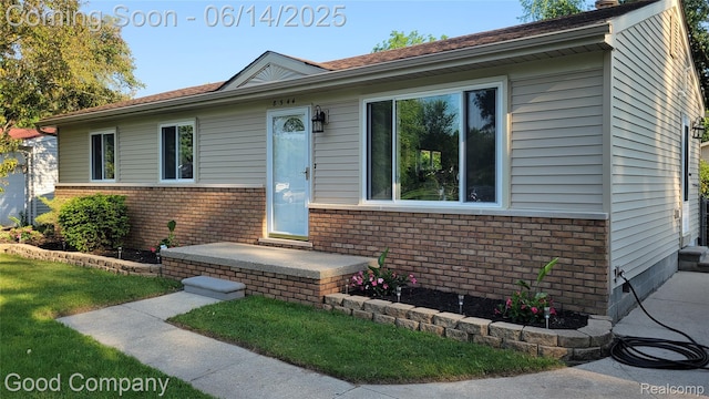 8544 Russell St, Shelby Twp, MI 48317 - view of front facade featuring brick siding and a front lawn