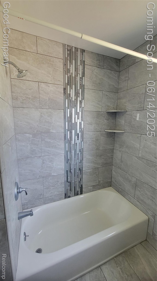 8544 Russell St, Shelby Twp, MI 48317 - full bath featuring shower / washtub combination