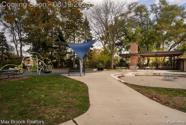 11 Sylvan Ave, Pleasant Ridge, MI 48069 - view of home's community featuring a patio area