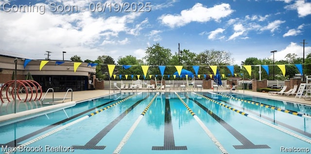 11 Sylvan Ave, Pleasant Ridge, MI 48069 - view of community pool