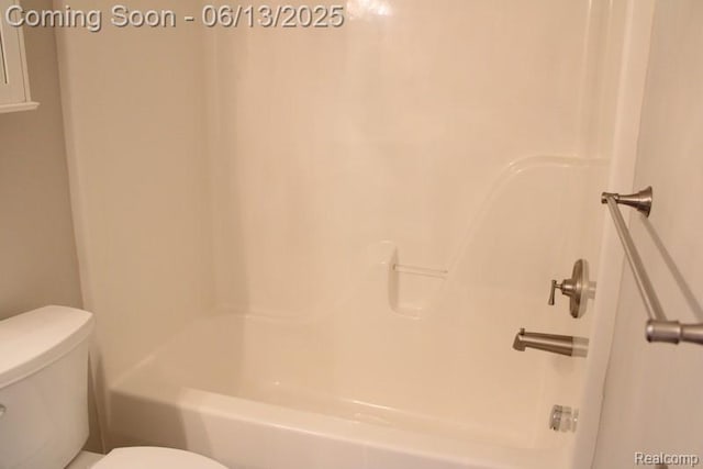 23413 Williamsburg Cir Unit 12, Woodhaven, MI 48183 - full bath with toilet and shower / washtub combination
