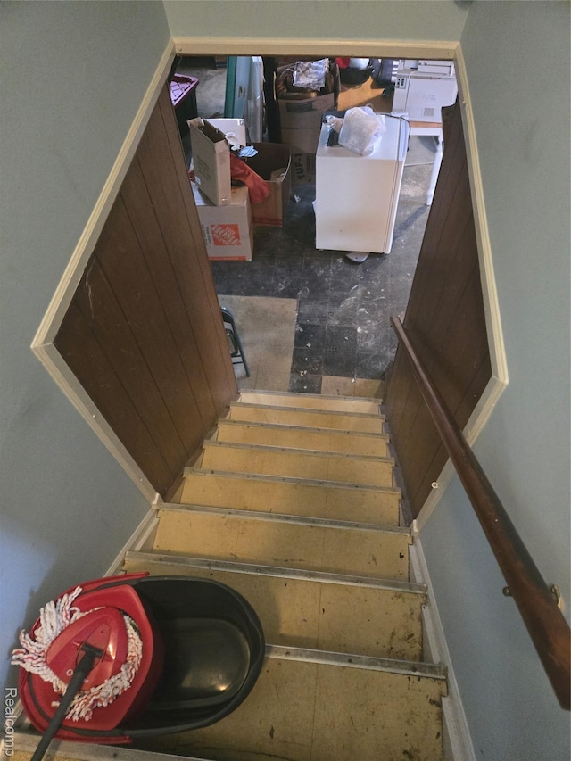 22612 Lyndon St, Detroit, MI 48223 - view of staircase