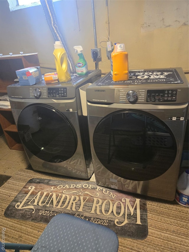 22612 Lyndon St, Detroit, MI 48223 - laundry room featuring washer and clothes dryer