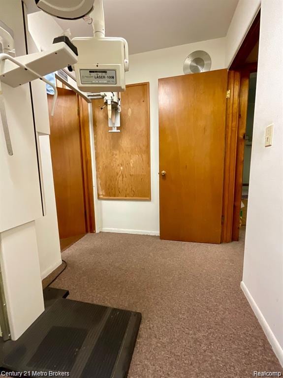 106 N Marquette St, Durand, MI 48429 - corridor featuring carpet and baseboards