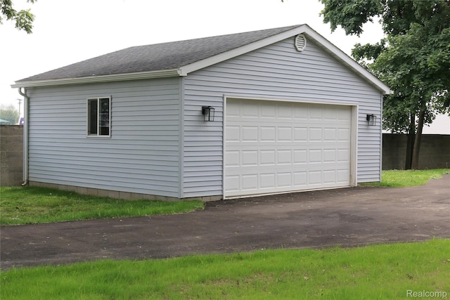19904 Mckinnon St, Roseville, MI 48066 - view of detached garage