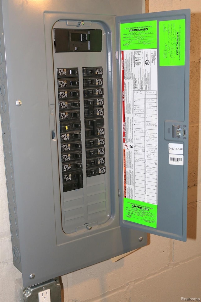 19904 Mckinnon St, Roseville, MI 48066 - utilities featuring electric panel