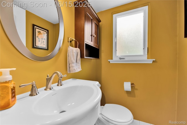22086 Hillcrest Ct, Woodhaven, MI 48183 - half bath featuring a sink and toilet