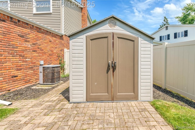 22086 Hillcrest Ct, Woodhaven, MI 48183 - view of shed