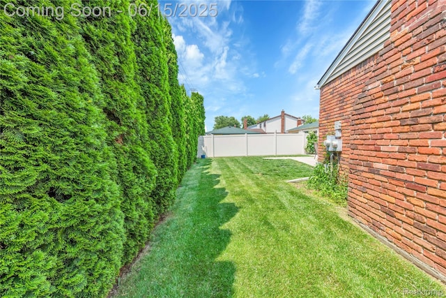22086 Hillcrest Ct, Woodhaven, MI 48183 - view of yard