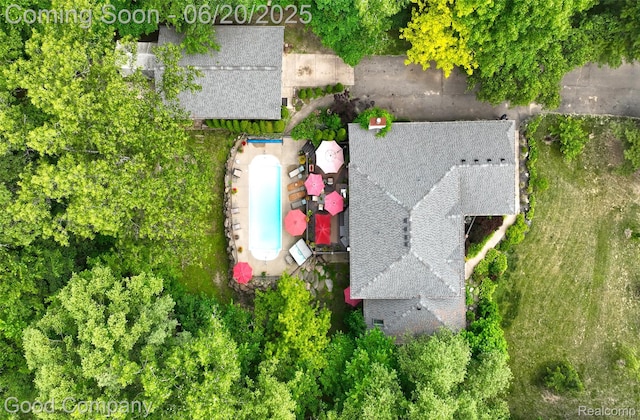 115 Audubon Dr, White Lake, MI 48383 - aerial view of a pool