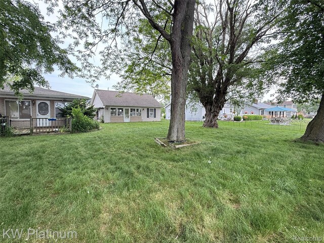 7275 Bluebill St, Clay, MI 48001 - view of grassy yard featuring a wooden deck