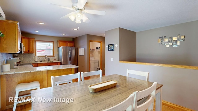 3137 Sundown Ln, Saginaw, MI 48603 - dining area featuring light wood-type flooring, a ceiling fan, recessed lighting, and washer / clothes dryer