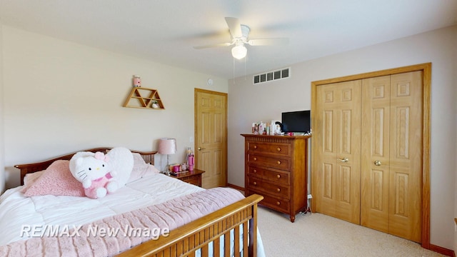 3137 Sundown Ln, Saginaw, MI 48603 - bedroom featuring light colored carpet, a closet, and a ceiling fan