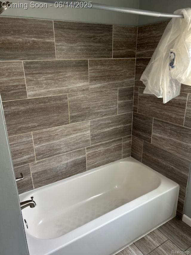 1435 Jeffrey Ln, Inkster, MI 48141 - full bath featuring shower / bath combination