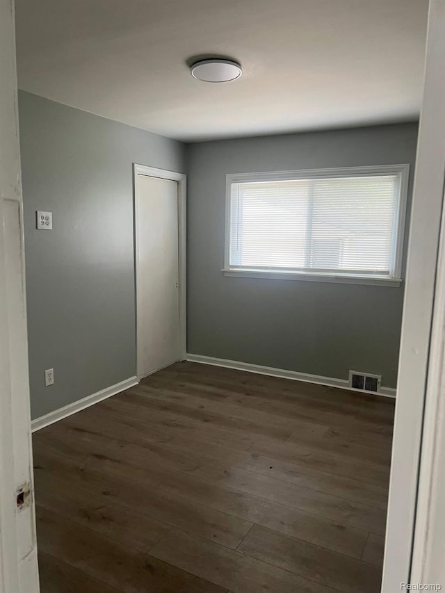1435 Jeffrey Ln, Inkster, MI 48141 - spare room featuring dark wood-style flooring and baseboards