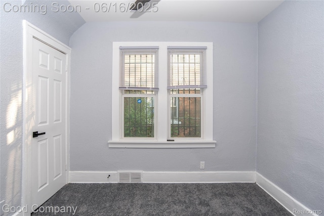 5217 Lakeview St, Detroit, MI 48213 - unfurnished room with baseboards and carpet floors