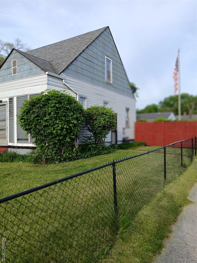 20527 Greeley St, Highland Park, MI 48203 - view of side of property with roof with shingles