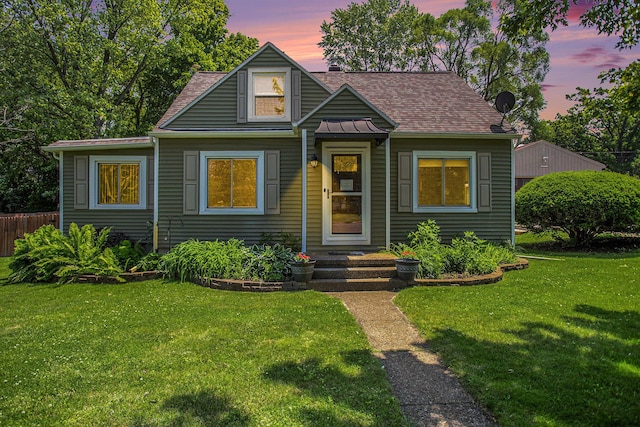 138 N Woodrow Ave, Battle Creek, MI 49015 - bungalow-style house with roof with shingles