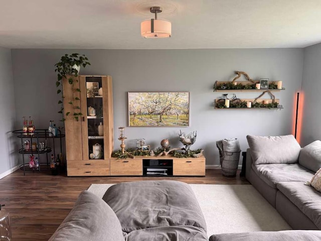 1131 Odell Farm Ln, Vicksburg, MI 49097 - living area featuring wood finished floors and baseboards