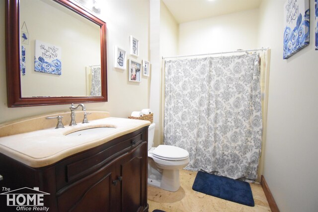 2411 Escott Rd, Owosso, MI 48867 - full bathroom featuring vanity and curtained shower