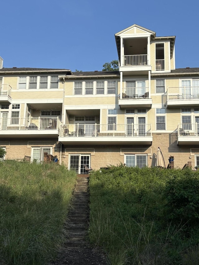 18418 Dunecrest Dr Unit 9, New Buffalo, MI 49117 - view of apartment building / complex