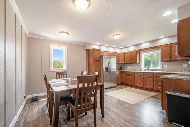 2813 Bond St, Niles, MI 49120 - dining area featuring a textured ceiling, dark wood finished floors, ornamental molding, and recessed lighting