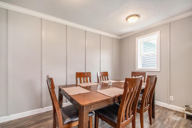 2813 Bond St, Niles, MI 49120 - dining space with wood finished floors and crown molding