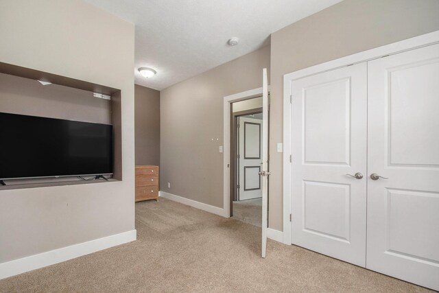 2813 Bond St, Niles, MI 49120 - unfurnished bedroom featuring light carpet and a closet