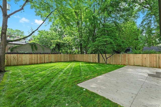 624 S Vermont Ave, Royal Oak, MI 48067 - fenced backyard with a patio area