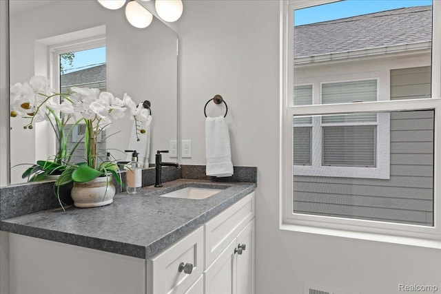 624 S Vermont Ave, Royal Oak, MI 48067 - bathroom featuring vanity